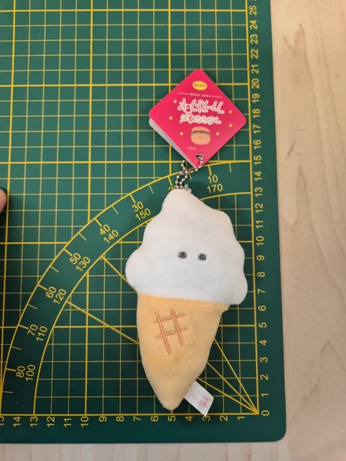 Porte-clés peluche Tsuburana Hitomi "Fast Food" : Glace vanille - photo numéro 4