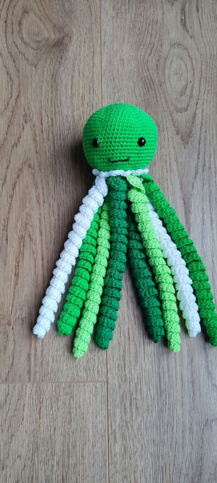 Très jolie pieuvre doudou bébé prématurité fait main