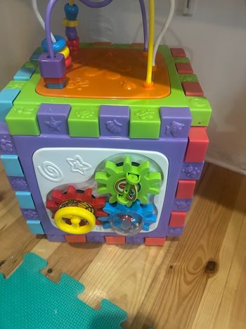 Jouet bébé cube d activité 