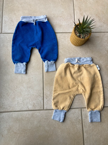 Lot de 2 sarouels taille 6 mois