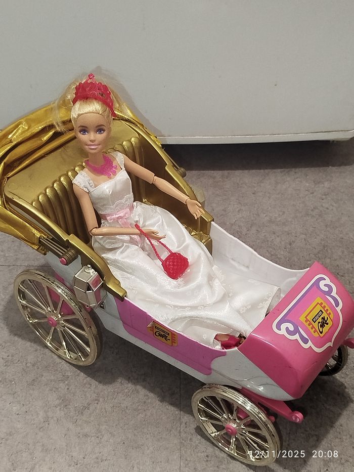 Barbie et carosse - photo numéro 2
