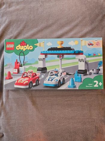 Grande boite Lego duplo 10947 la course de voitures
