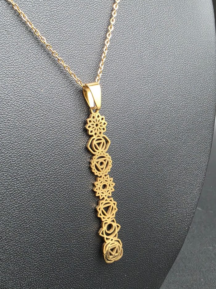 7 Fleurs de Chakras Pendentif Collier doré NEUF