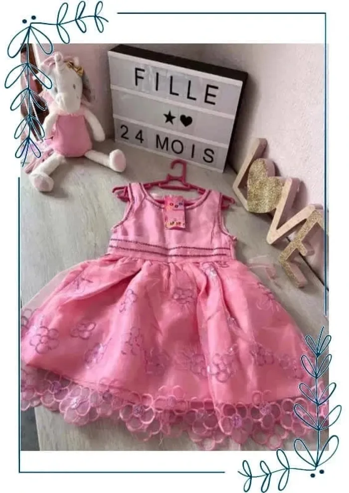 🌺Superbe robe de princesse, sequins 2 ans neuve 🌺