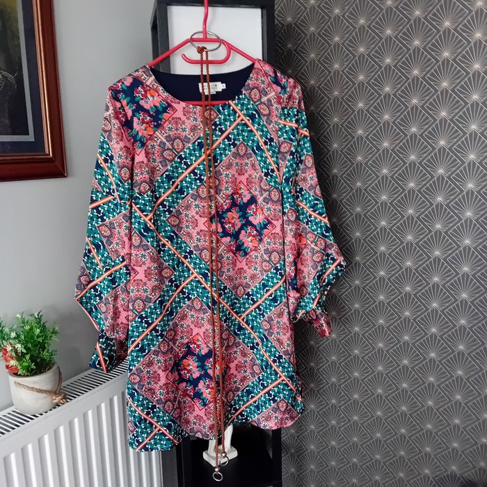 Robe fluide manches longues de  Molly Bracken