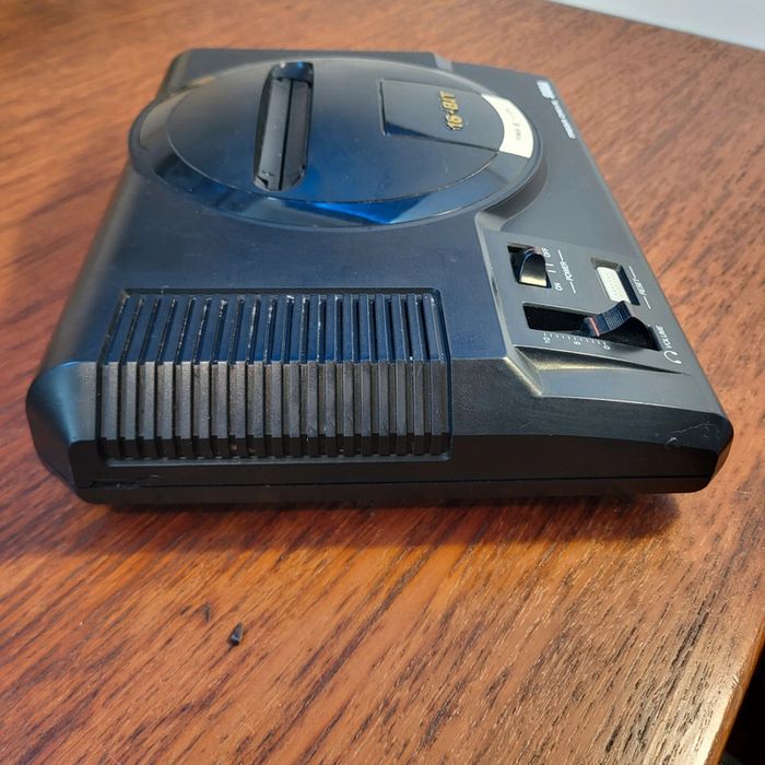 Sega Mega Drive 16 Bit plus 2 manette officielle - photo numéro 8