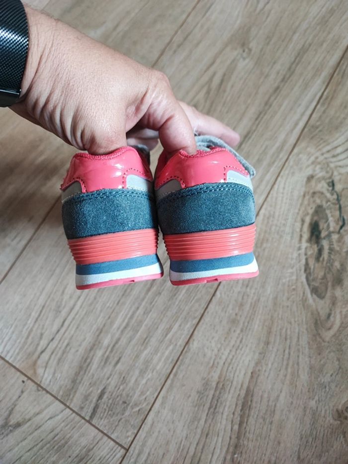 Baskets a scratch fille DPAM taille 25 comme neuf (78) - photo numéro 4