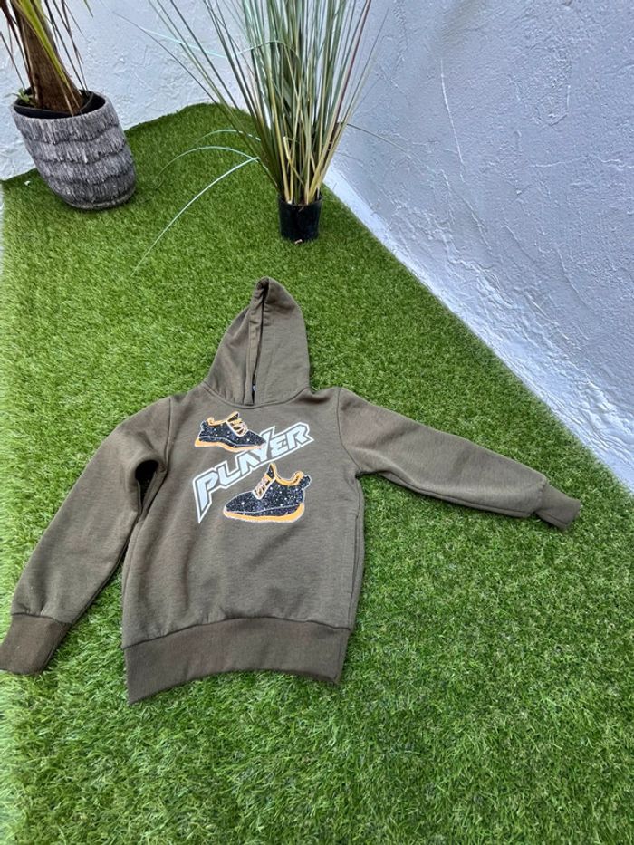 Très jolie pull à capuche Freeboy taille 8 ans