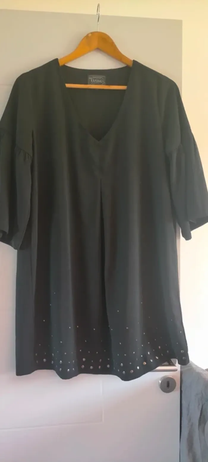 Robe noire kaporal