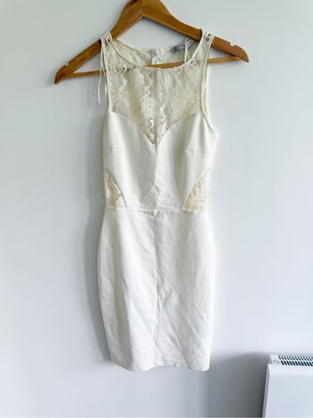 Robe élégante chic moulante sans manches blanche avec dentelle crème Zara trafaluc taille 36 S