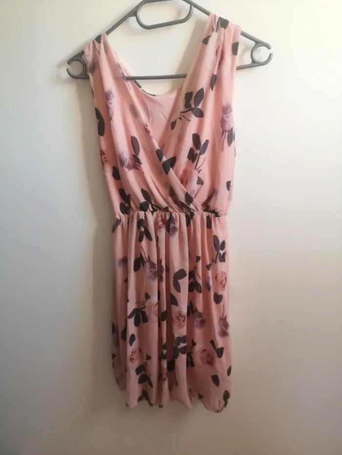 Robe rose à fleurs