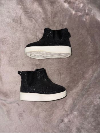 Bottines à paillettes noir taille 19 TEX baby en très bon état.