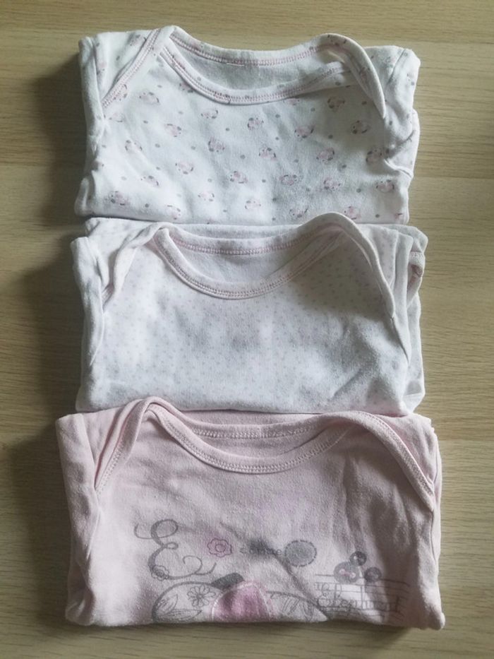 Lot 3 bodies fille 12 mois