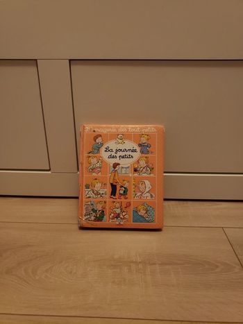 Livre 📖 la journée des petits imagerie des touts petits 2€