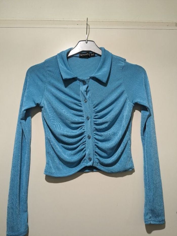 Très beau haut, top style chemise Shein bleu turquoise. Taille 36