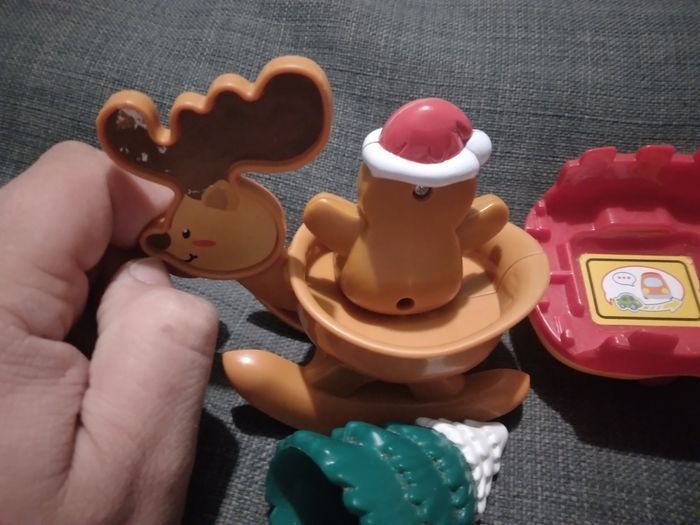 Tchoutchou bolide "Gabriel petit train de noel" avec accessoires en TBE  V-TECH - photo numéro 8