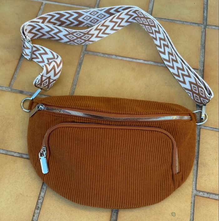 Sac banane en velours côtelé marron - photo numéro 3