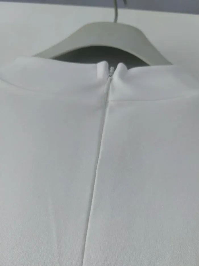 Robe blanche manches style cape - photo numéro 6
