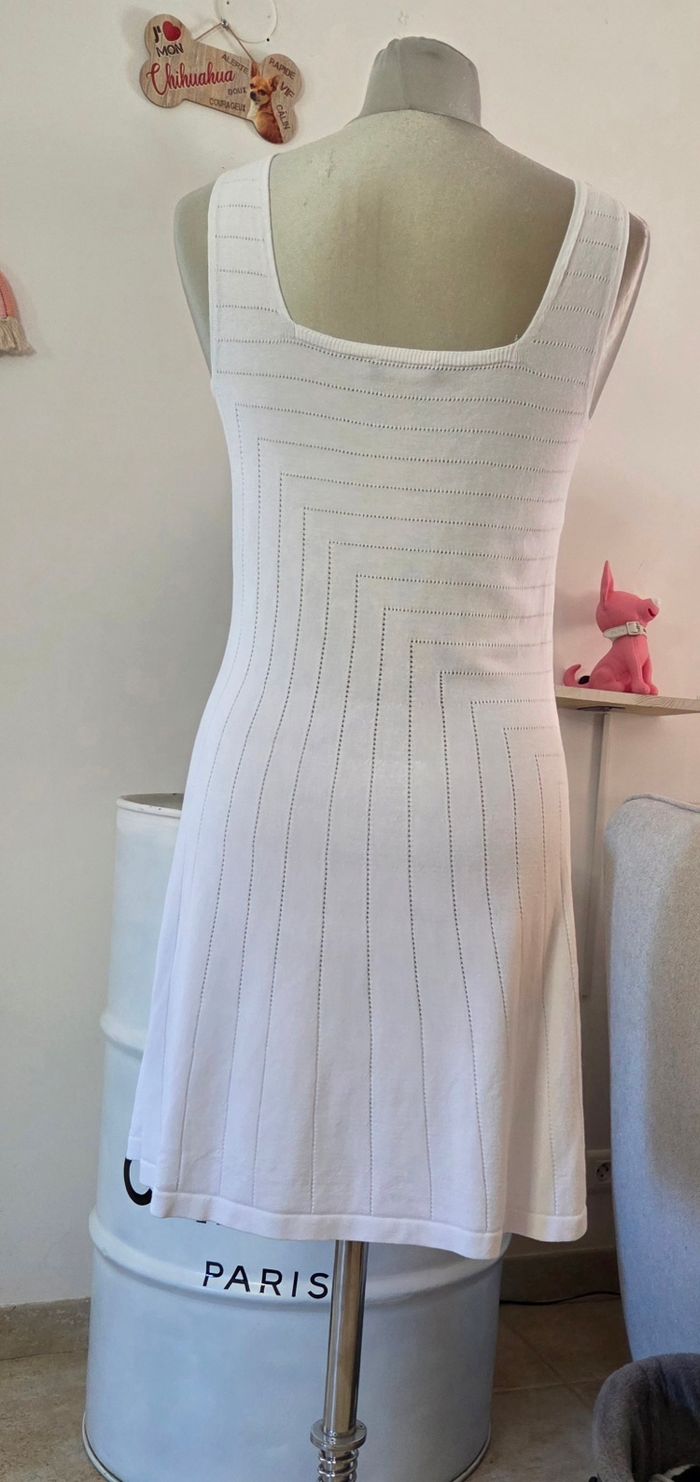 Robe Cop Copine blanche maille extensible T36-40 coupe évasée chic excellent état - photo numéro 9