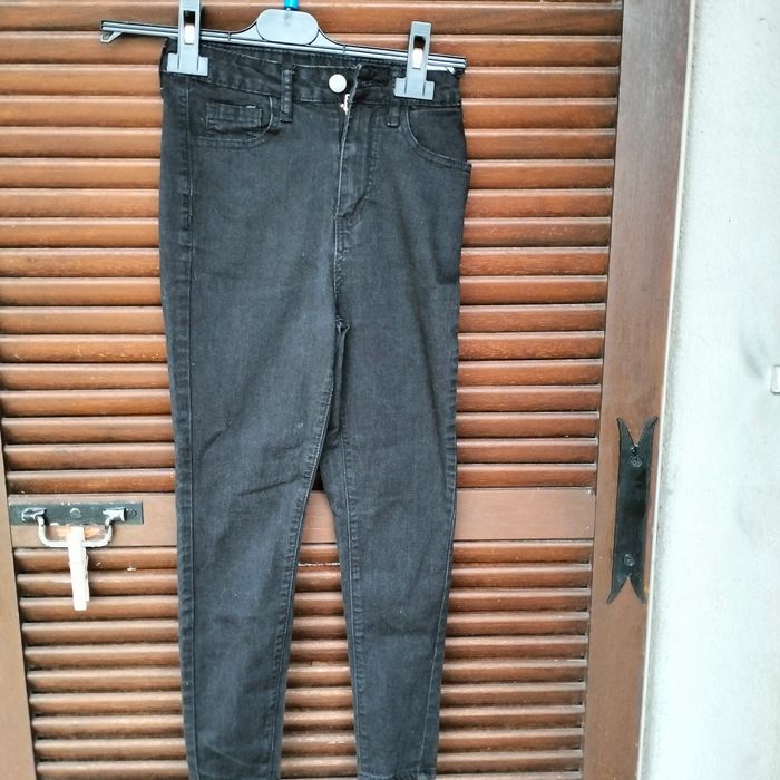 Vends 2 jeans fille slim, taille 8 ans - photo numéro 3