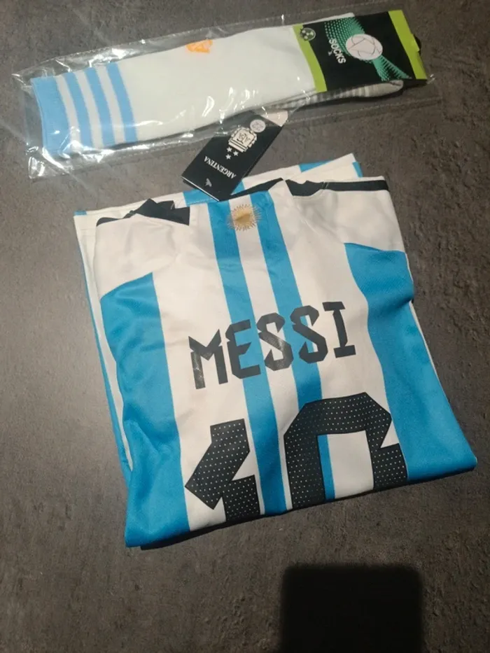 Tenue foot Léo Messi argentine. T 22 - photo numéro 4