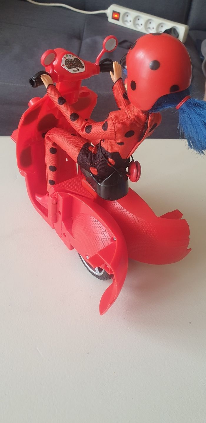 Scooter miraculous et son personnage - photo numéro 3