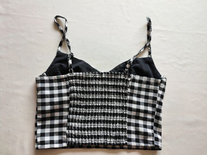Petit haut à carreaux noir et blanc taille XS très bon état - photo numéro 5