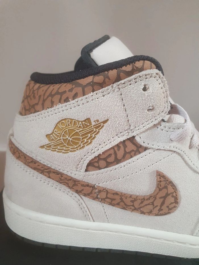 Nike Air Jordan 1 (40.5) - photo numéro 2