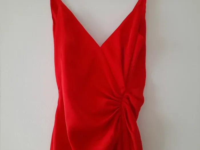 Robe longue fines bretelles et drapée devant - photo numéro 3