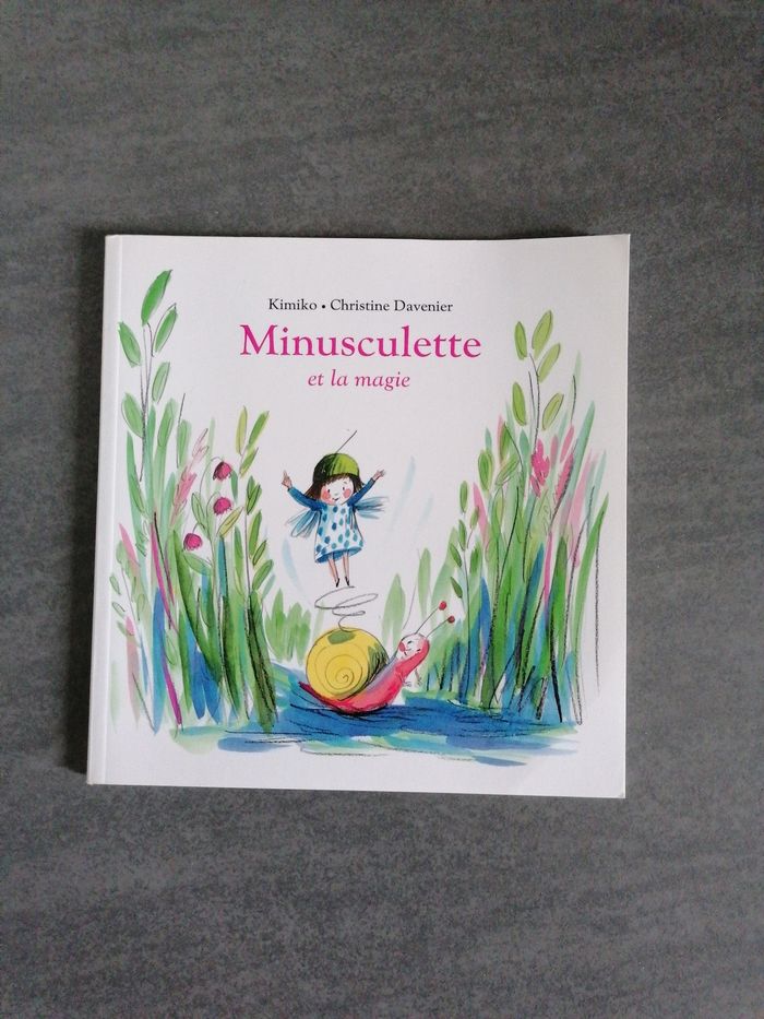 Livre minusculette et la magie