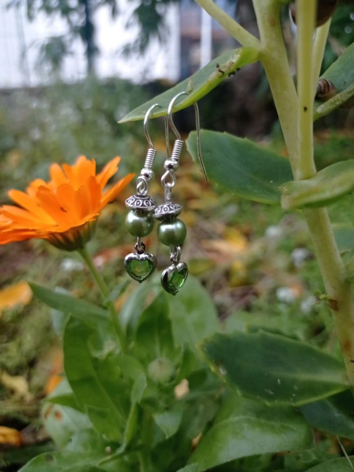 Boucles d'oreilles coeur vert et perles vertes - photo numéro 2