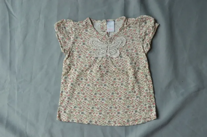 T-shirt Zara Baby fleuri papillon crochet crème 24-36 mois - photo numéro 2