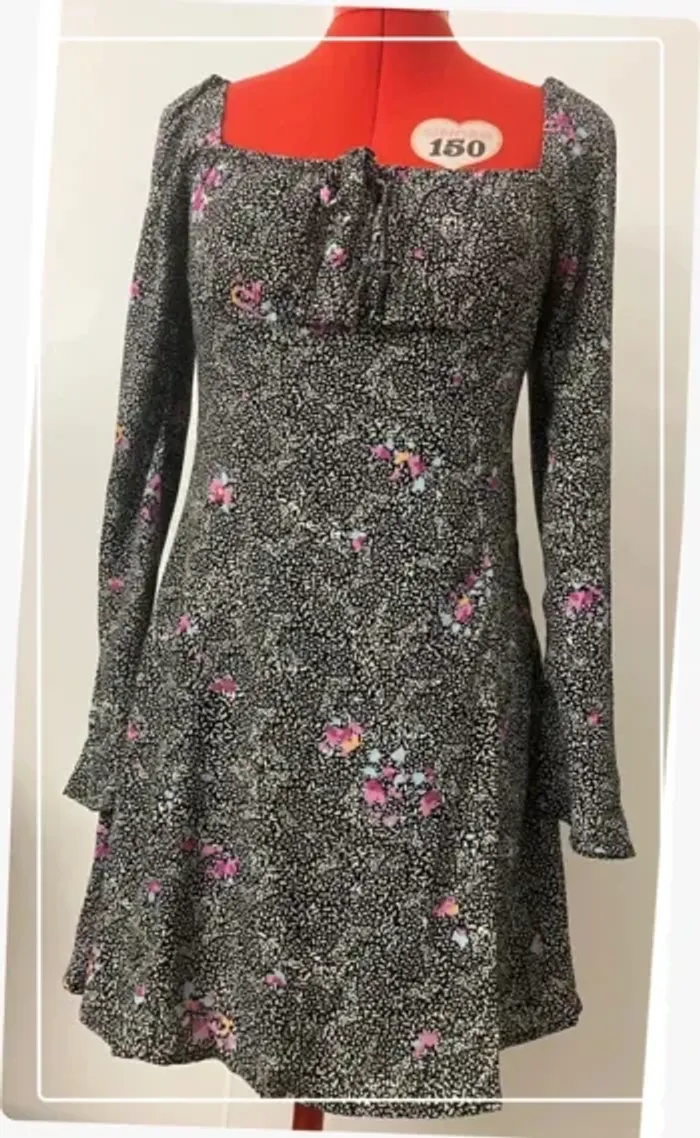 Robe babydoll smockée imprimé noire et rose Pimkie