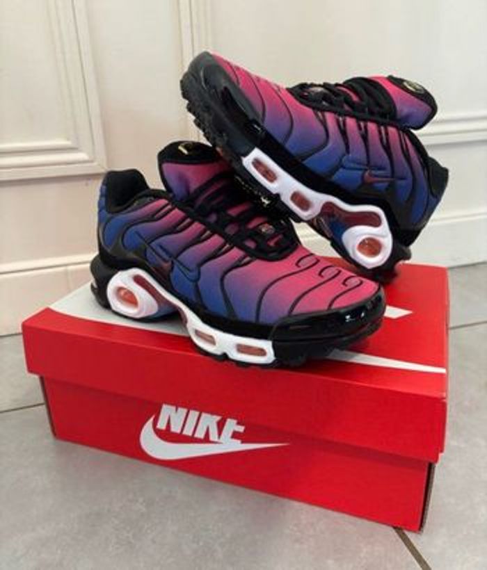 Tn Barcelona jamais porté neuf taille 30 - photo numéro 2