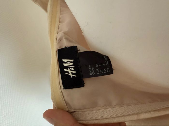 Robe bustier doré en très bon état taille 34 H&M - photo numéro 6