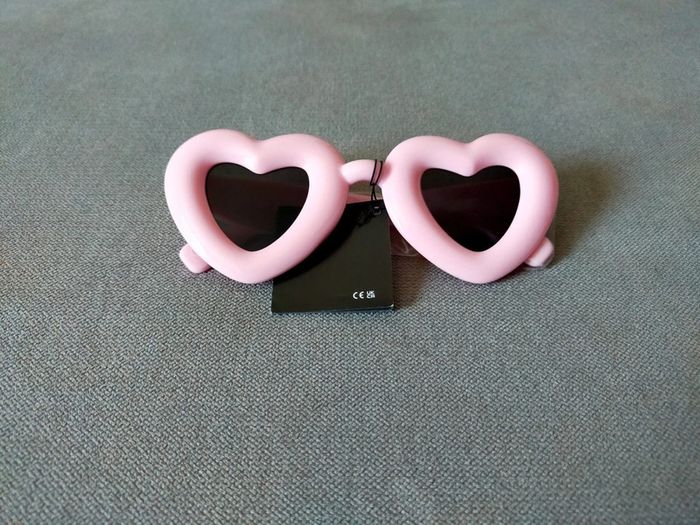 Lunettes de soleil cœur rose – Protection UV400 – Neuf avec étiquette
