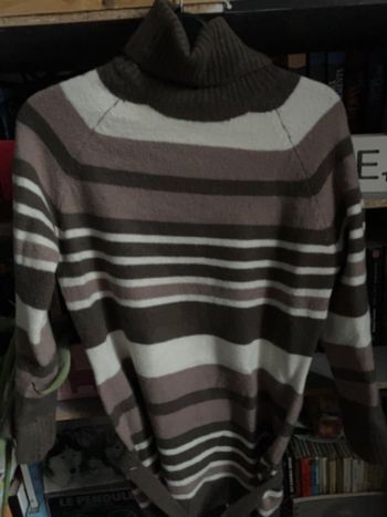 Pull marron rayé