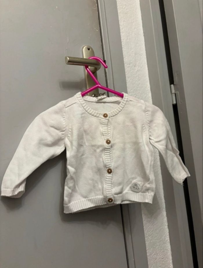 Gilet blanc h&m 2/4 mois - photo numéro 1