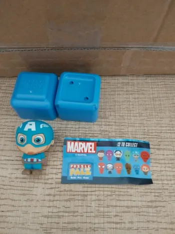 Petite figurine Marvel *