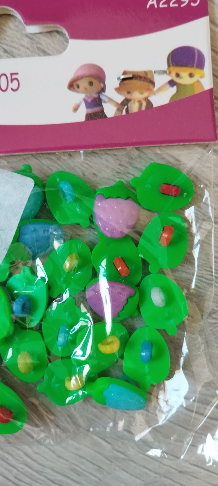 Lot de 3 paquets de boutons fantaisie en plastique neuf - photo numéro 4