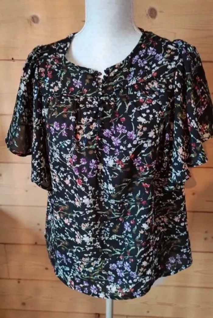 Petit haut léger à manches amples T 42/44 - photo numéro 7