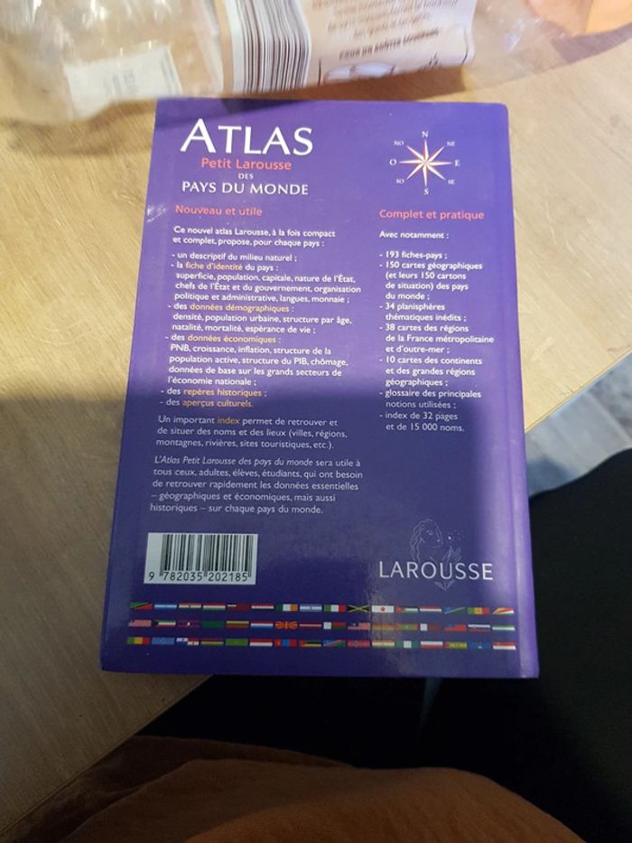 Atlas Petit Larousse des pays du monde - photo numéro 2