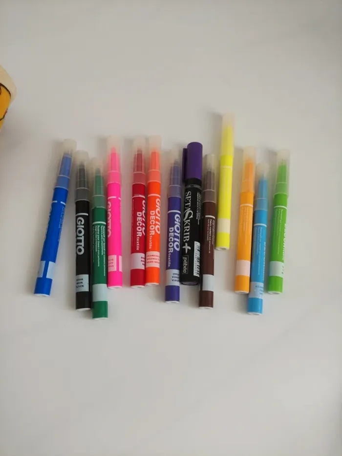 Lot de 13 feutres pour textile neuf jamais servi giotto