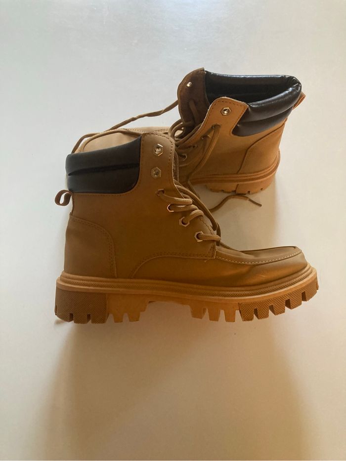 Chaussures à lacets PARFAIT ÉTAT pour femme taille 36 couleur camel
