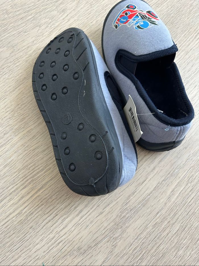 Chausson neuf T27 - photo numéro 2