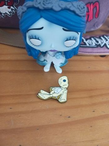 Pin's korn poupée vaudou