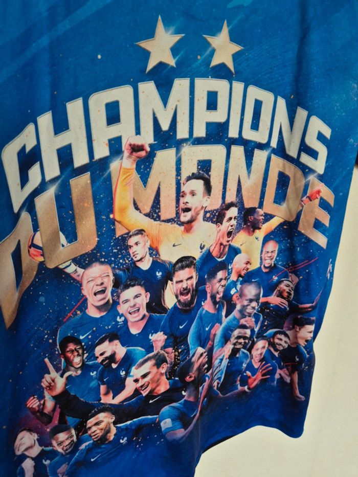 T-shirt  Champion du monde  Weeplay taille 12 ans - photo numéro 2