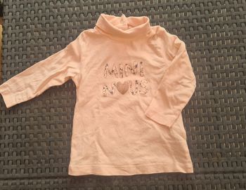 Haut.  Bébé. 9 mois. Manches longues. Tape à l œil. Rose