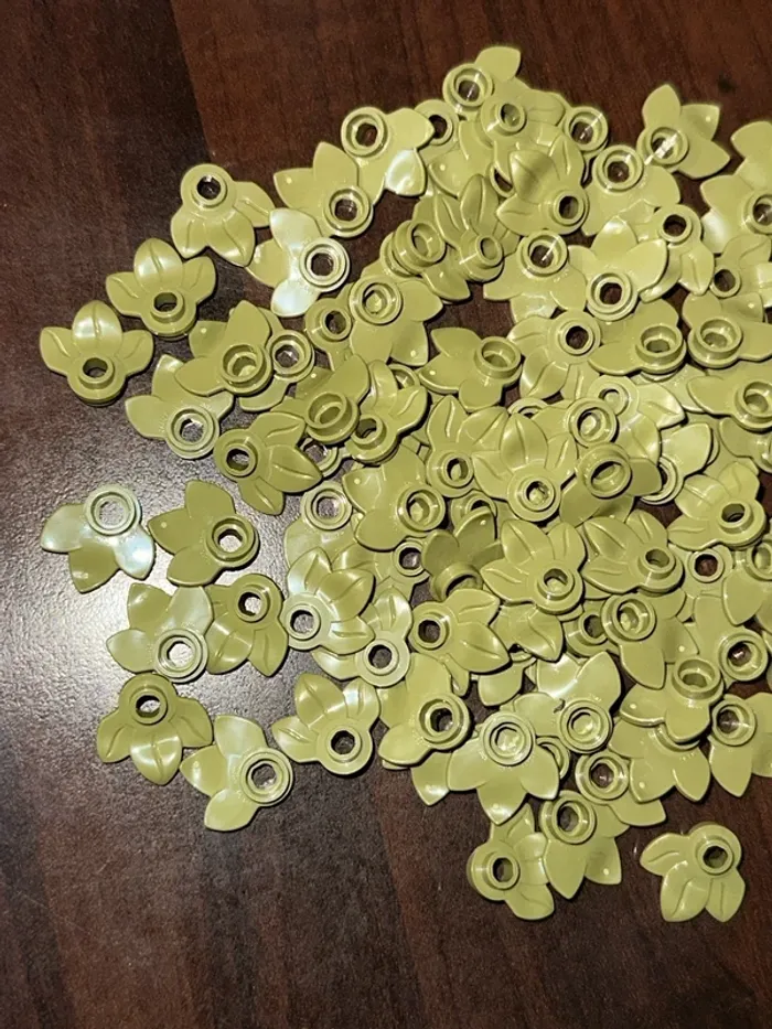 50 Plant Plate Lego, Round 1 x 1 with 3 Layered Leaves ref 32607 Olive Green - photo numéro 2