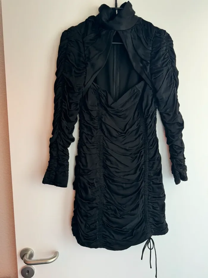 Robe noire Zara moulante effet drapé - photo numéro 4